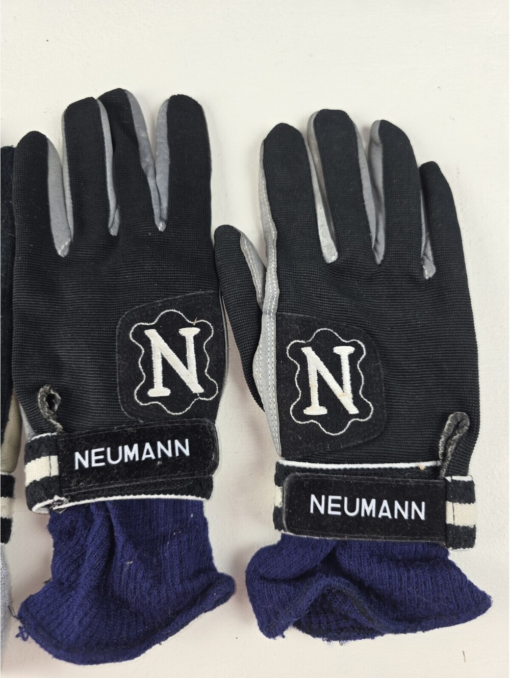 2 Pair Vintage Used Neumann Men's Large Receiver Football Gloves Cowhide - Picture 3 of 8